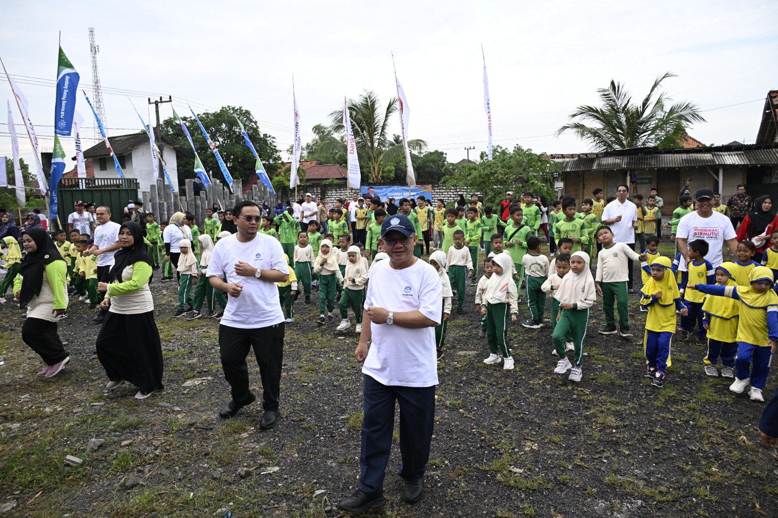 Dukungan Hangat, Menteri Abdul Mu