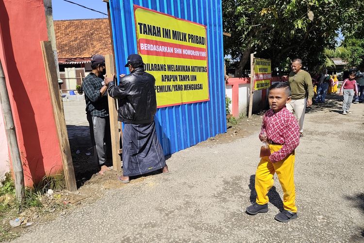 Pintu masuk SDN di Bangkalan ditutup akibat lahan warga