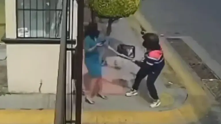 A plena luz del día, asaltan a una mujer en Ecatepec