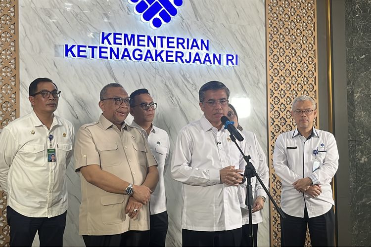 Menteri Tenaga Kerja: UMP 2026 Tak Akan Turun Meski Ekonomi Negatif