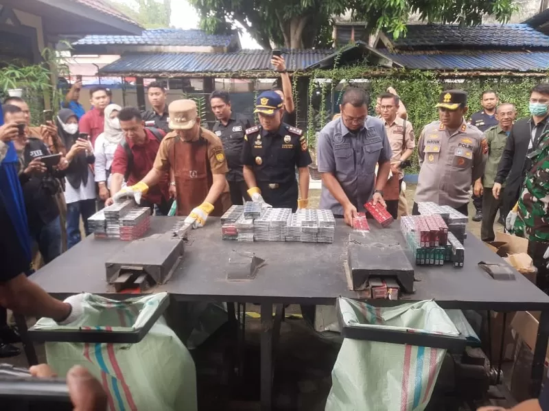 Lindungi Rp3,1 Miliar, Bea Cukai Tembilahan Bakar Barang Ilegal