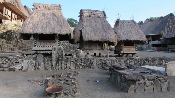 Wisata NTT: Kampung Adat Bena, Waktu Berhenti di Pesona Megalitikum