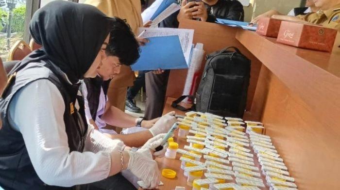 Petugas Desa hingga Pengurus Koperasi Merah Putih Diuji Urine, Positif Butuh Rehabilitasi