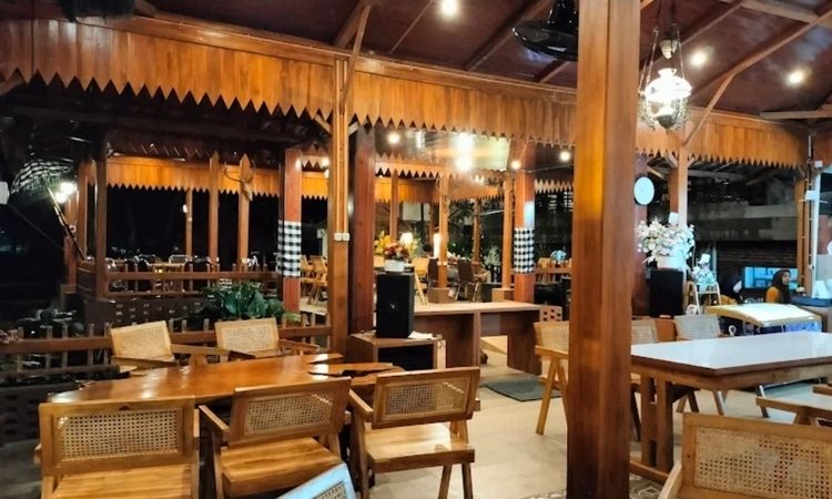 Dari Peron ke Piring: 10 Restoran Terdekat Stasiun Slawti Tegal