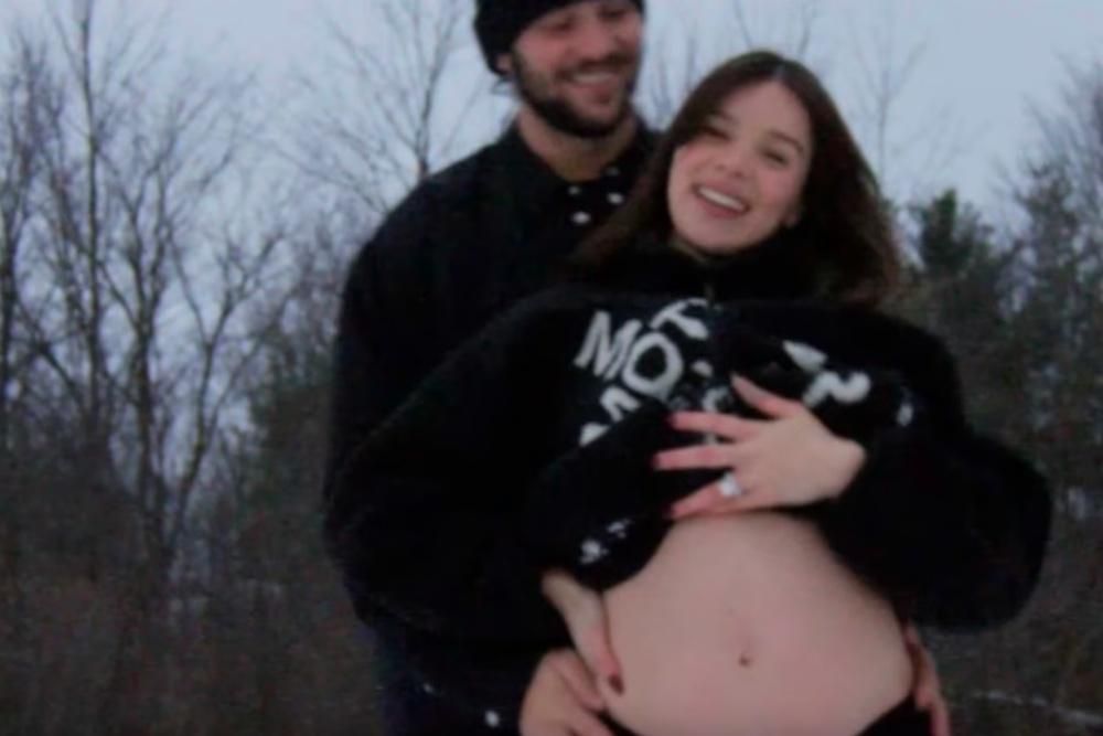 Pengumuman kehamilan Hailee Steinfeld dan Josh Allen jadi orang tua!