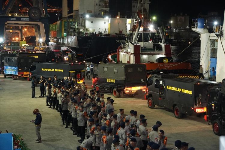 Polri Kirim 237 Personel dan Ratusan Kendaraan ke Sumatera