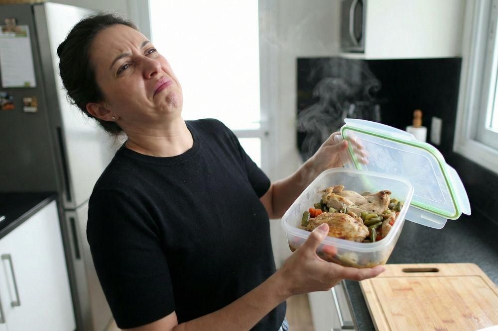 7 Tanda Makanan Kadaluarsa, Aroma dan Rasa Berubah