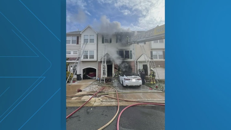 Women trapped inside burning Manassas townhome die<br>