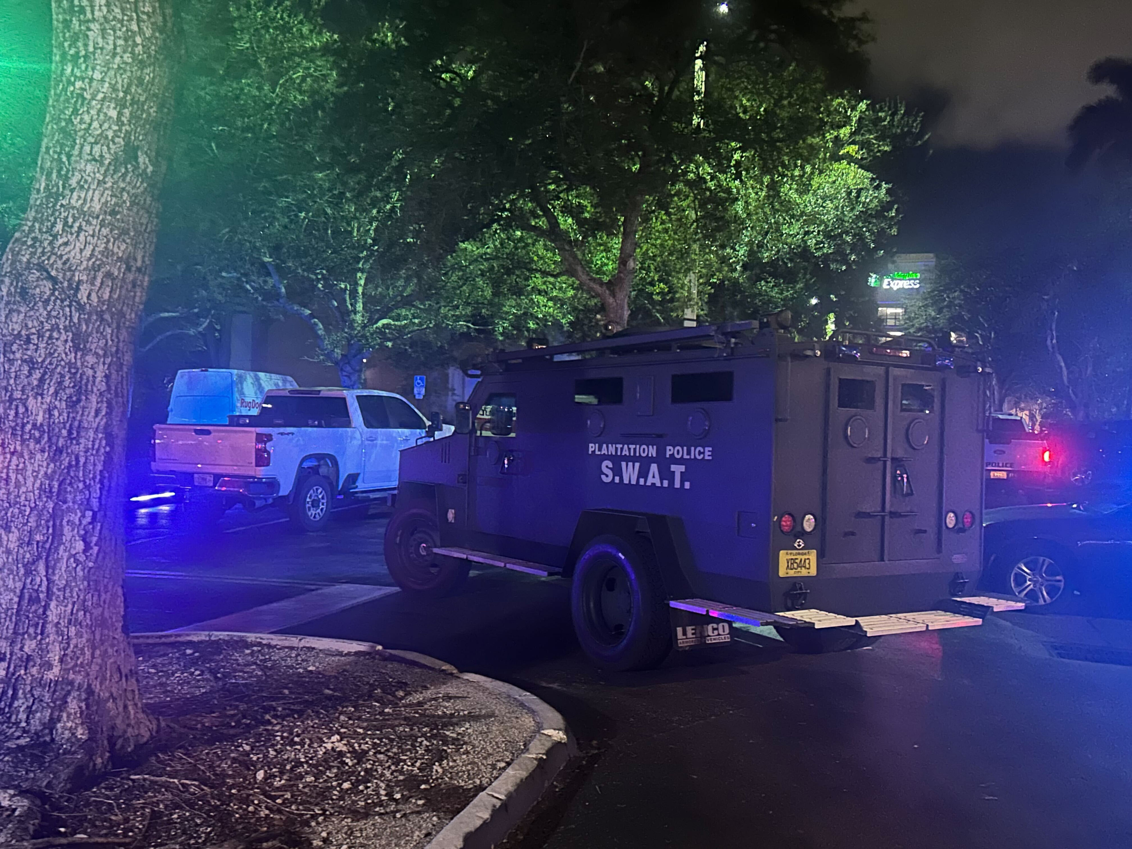 Police respond to armed barricaded subject at Plantation hotel