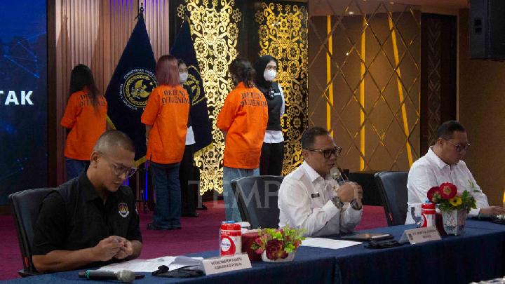 Imigrasi tahan 26 WNA Tiongkok diduga serang TNI