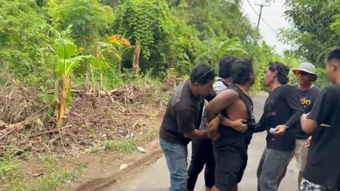 Pegawai Kontrak Dispar Klungkung Tertangkap Bawa Sabu dalam Kemasan Sepak Bola