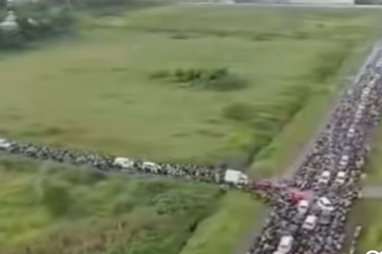 Macet Parah di MM2100 Viral, Ini Penyebabnya