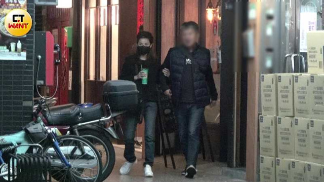 葉全真傳熱戀政大EMBA同學?牽手逛街被認出秒分開