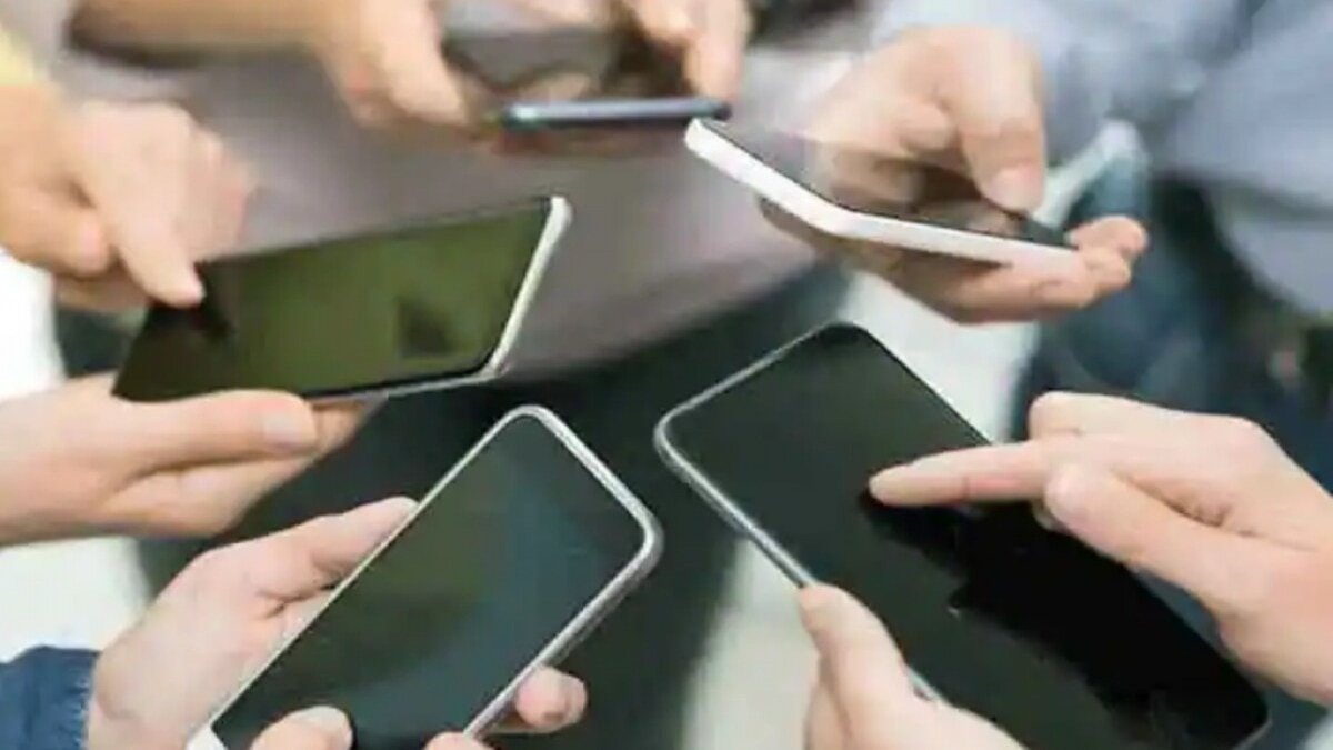 Smartphone prices may jump 6.9 per cent in 2026 as chip shortages push ...