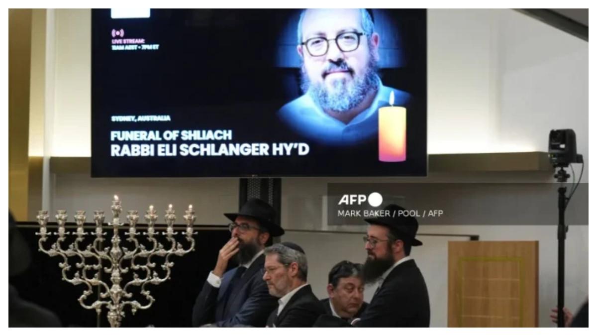 Air mata dan doa menyertai pemakaman pertama korban penembakan di Bondi Beach