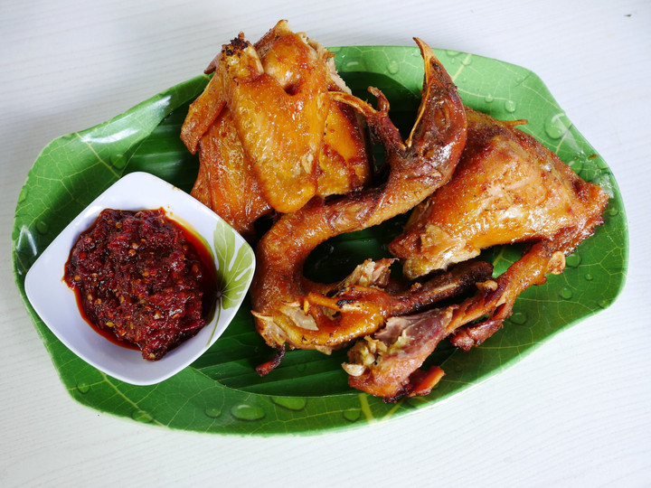 Kuliner Padang: Perbedaan Daging Ayam Kampung dan Pejantan