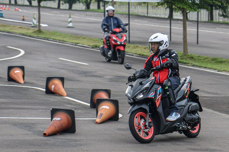 Gas Sudah Dihidupkan Tapi Motor Loyo? Ini 4 Cara Mengatasi Gas yang Macet