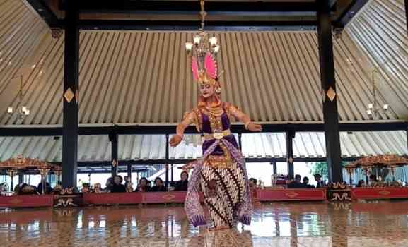 Pengalaman menonton tari dan karawitan di Kraton Yogyakarta