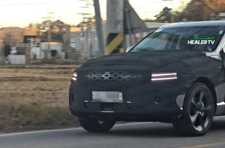 V2L feature spotted: The Genesis GV80 hybrid is coming to replace your ...