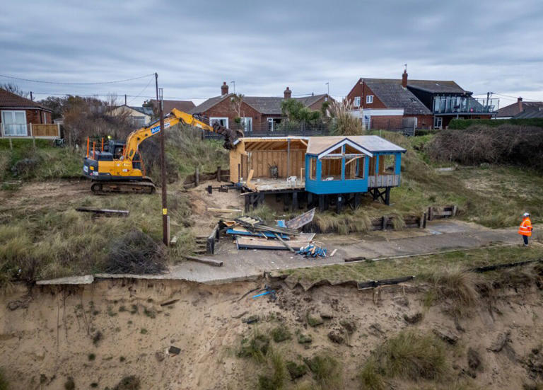 Demolition of homes on eroded cliff edge begins