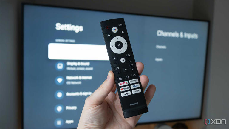 The Hisense U8H's TV remote