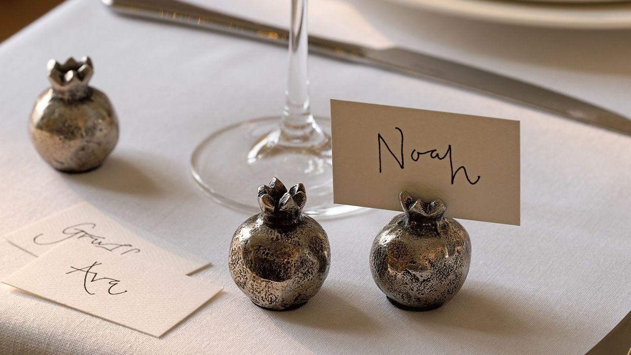 12 creative place settings you can still buy for your 2025 Christmas ...