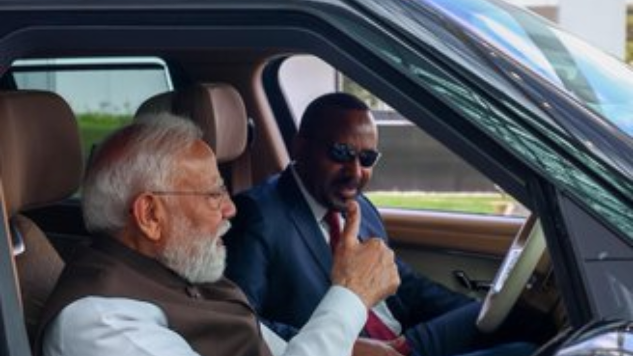 Royal farewell: Ethiopian PM drives PM Modi to airport in rare gesture ...