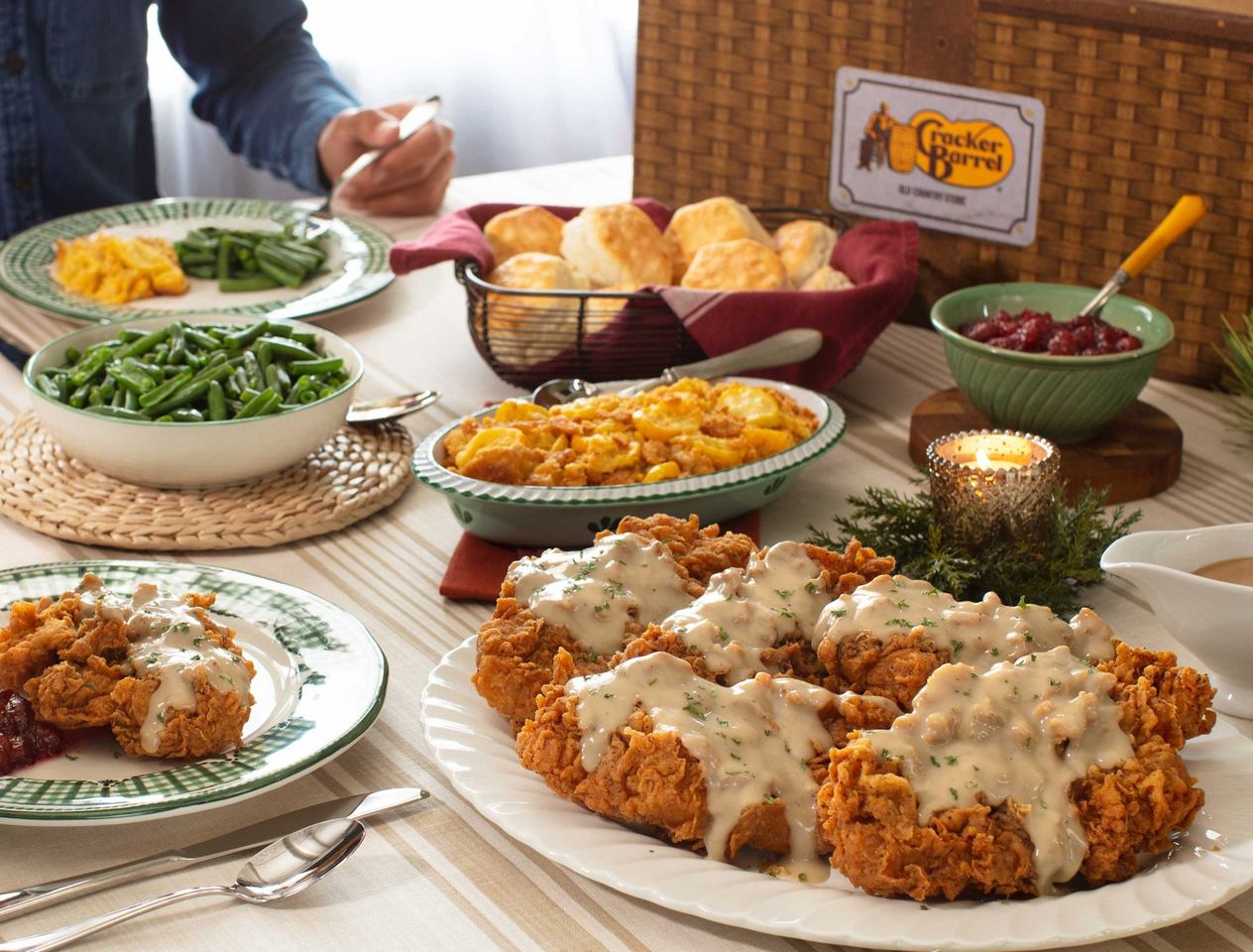 CrackerBarrel_CountryFriedTurkey_FamilyMealBasket_Final