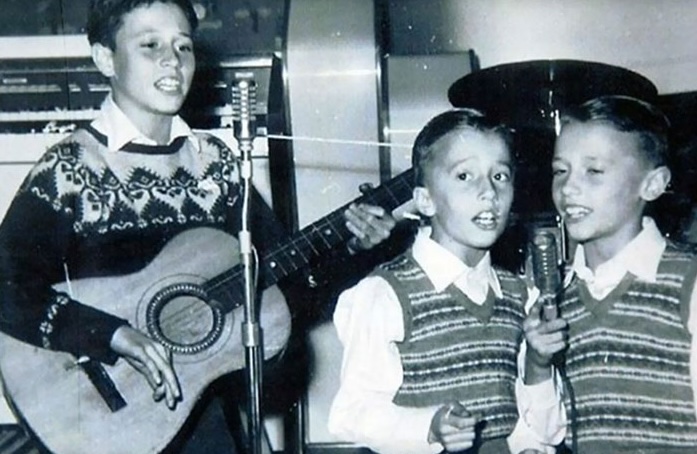 15 almost unrecognizable bands from their early days