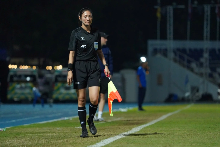 Trợ lý trọng tài từ chối bàn thắng tuyển nữ Việt Nam tại SEA Games 33 bị phạt?