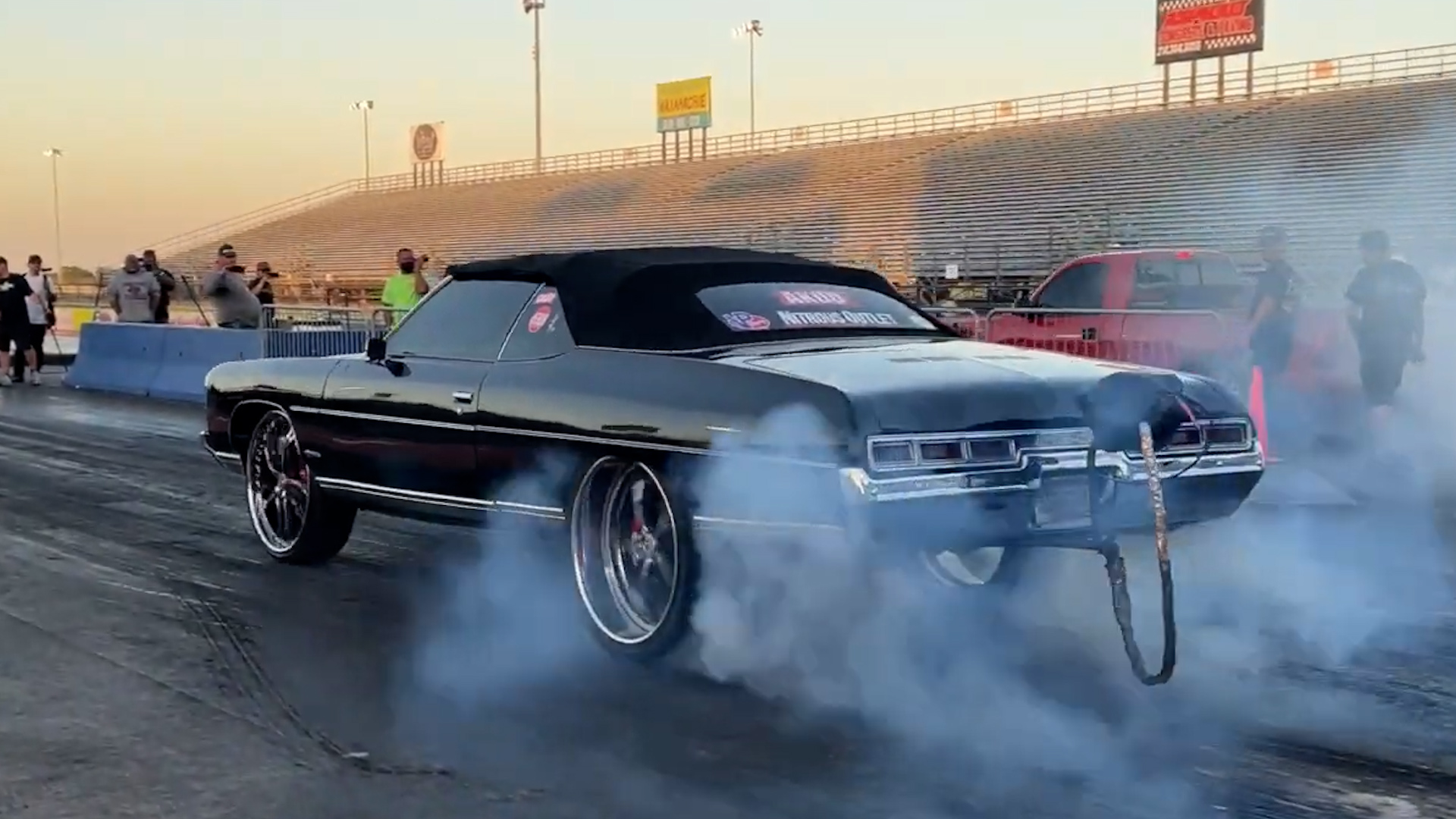2,500 HP donk vs Tesla Plaid drag race