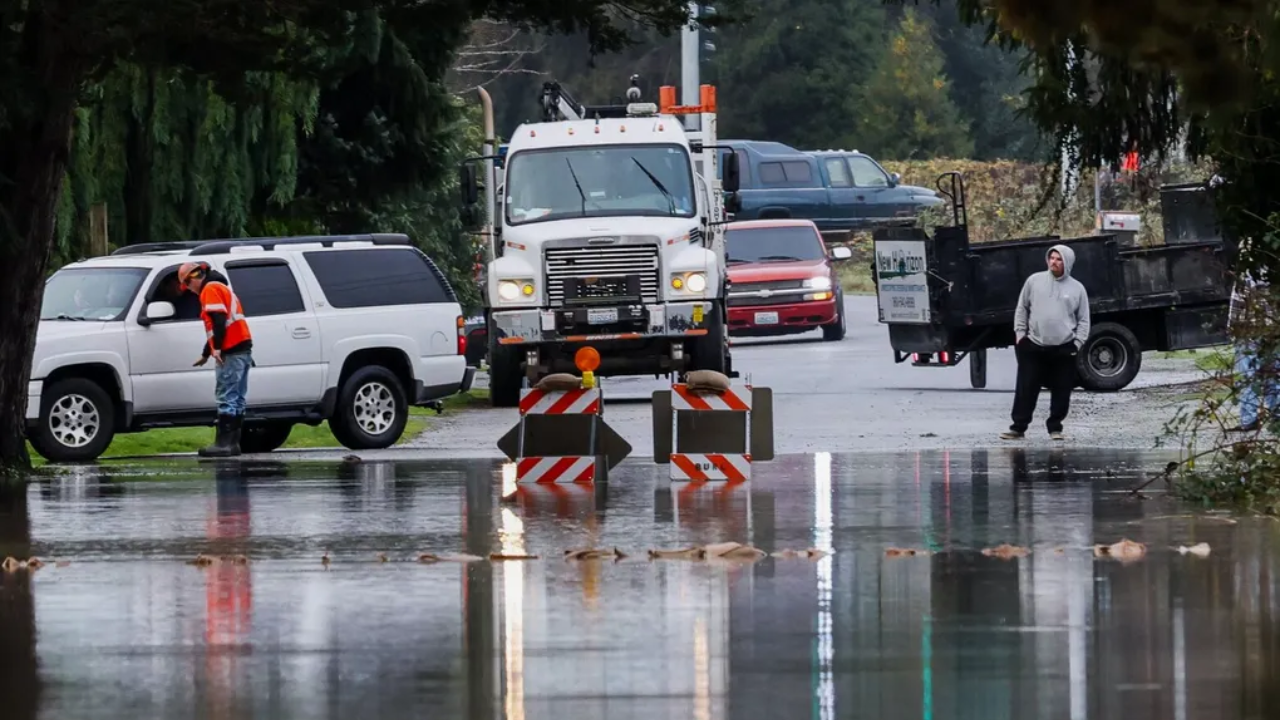 Washington dam break triggers flash flood emergency—46,000 in danger zone<br><br>