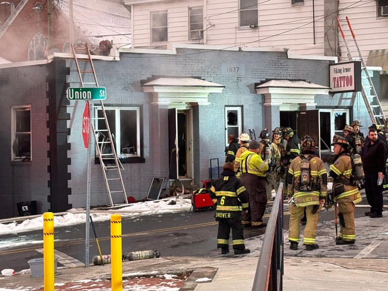 Crews battle tattoo shop fire in Perry County