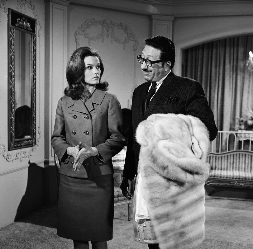 Iconic 'Mary Tyler Moore' Christmas episode featured a legendary voice ...