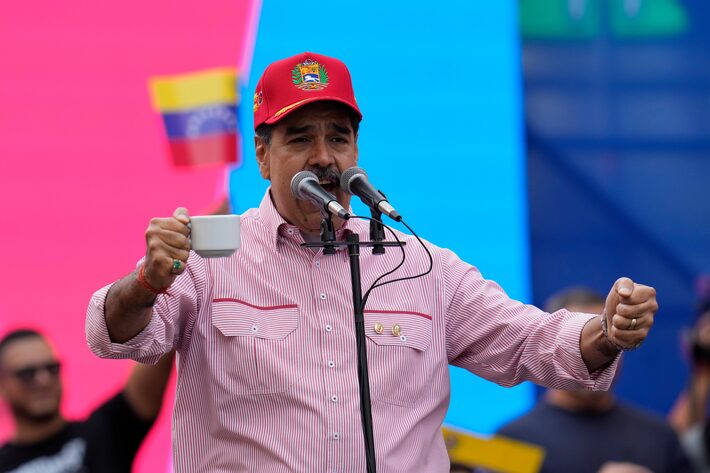 O ditador da Venezuela, Nicolás Maduro, discursa para apoiadores em Caracas Foto: Ariana Cubillos/AP