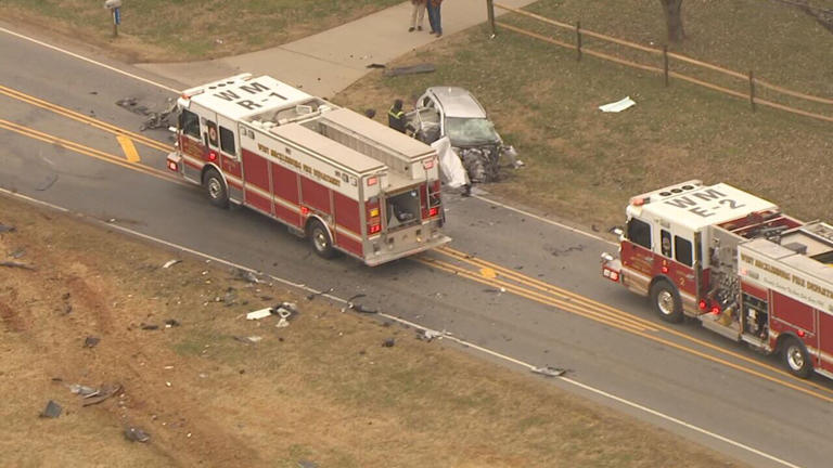 2 seriously hurt in west Charlotte crash