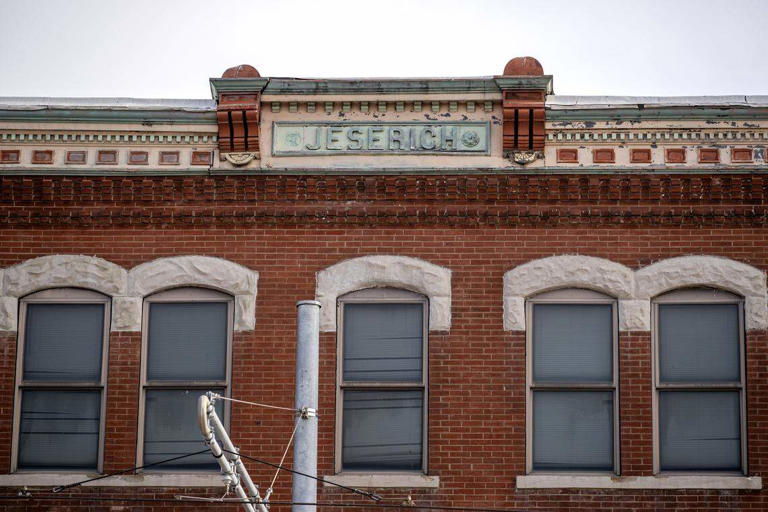 Say goodbye. KC's oldest building on Main Street is weeks from being no ...
