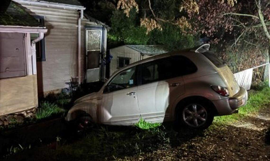 Accused drunken driver accidentally calls 911 on self following crash