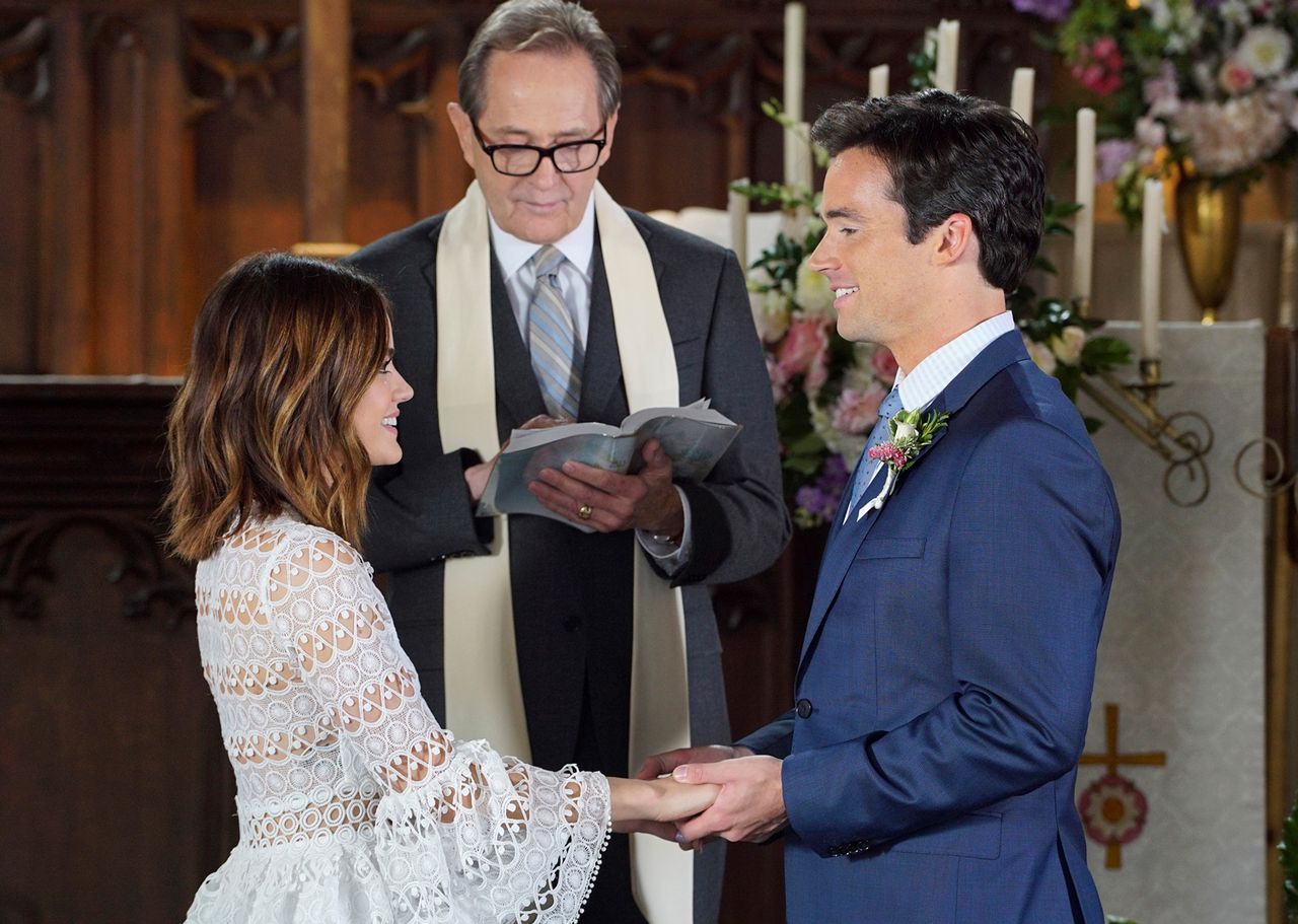 Lucy Hale and Ian Harding's 'Pretty Little Liars' reunion has fans ...