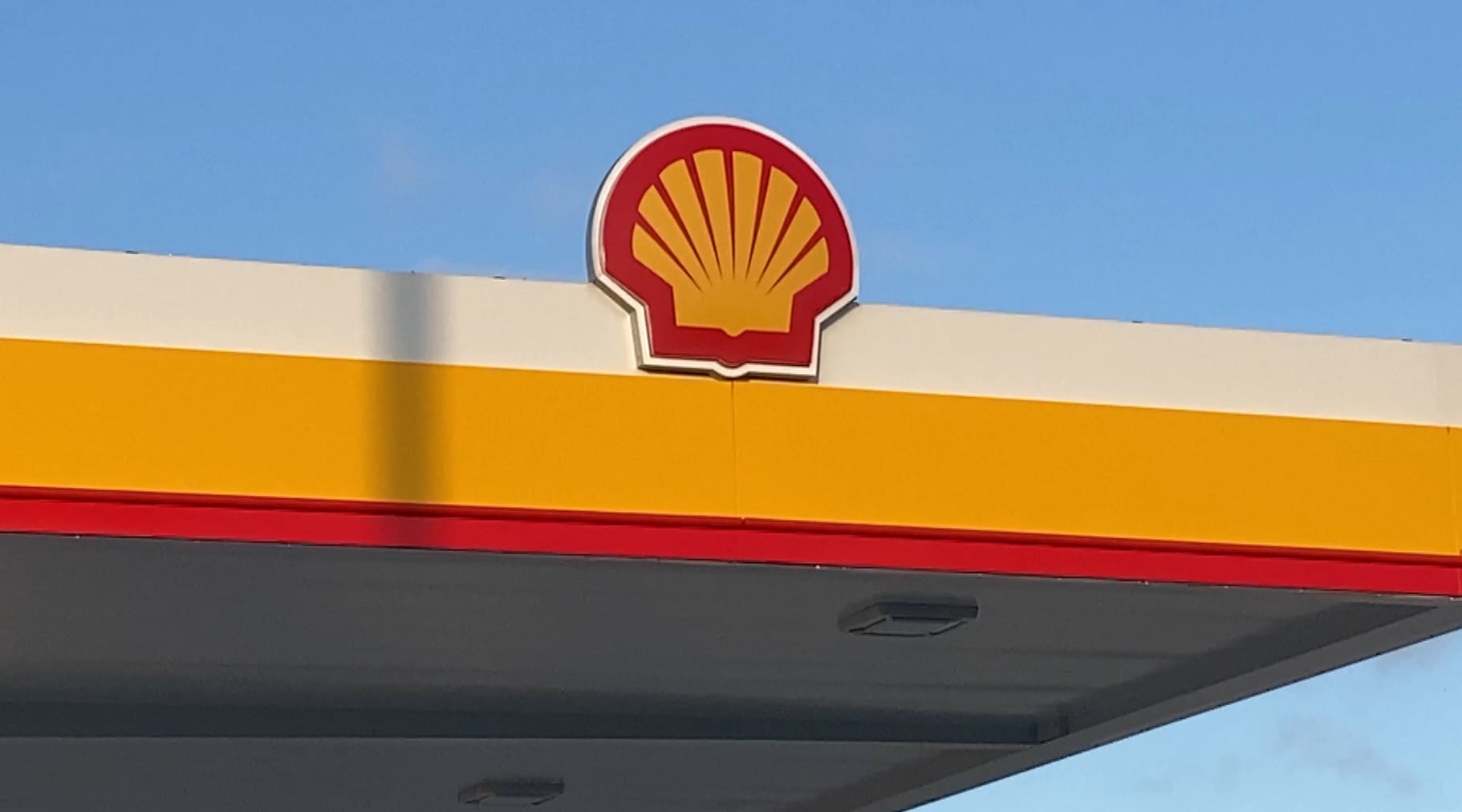 Gasoline leak at Avon Lake Shell gas station under investigation