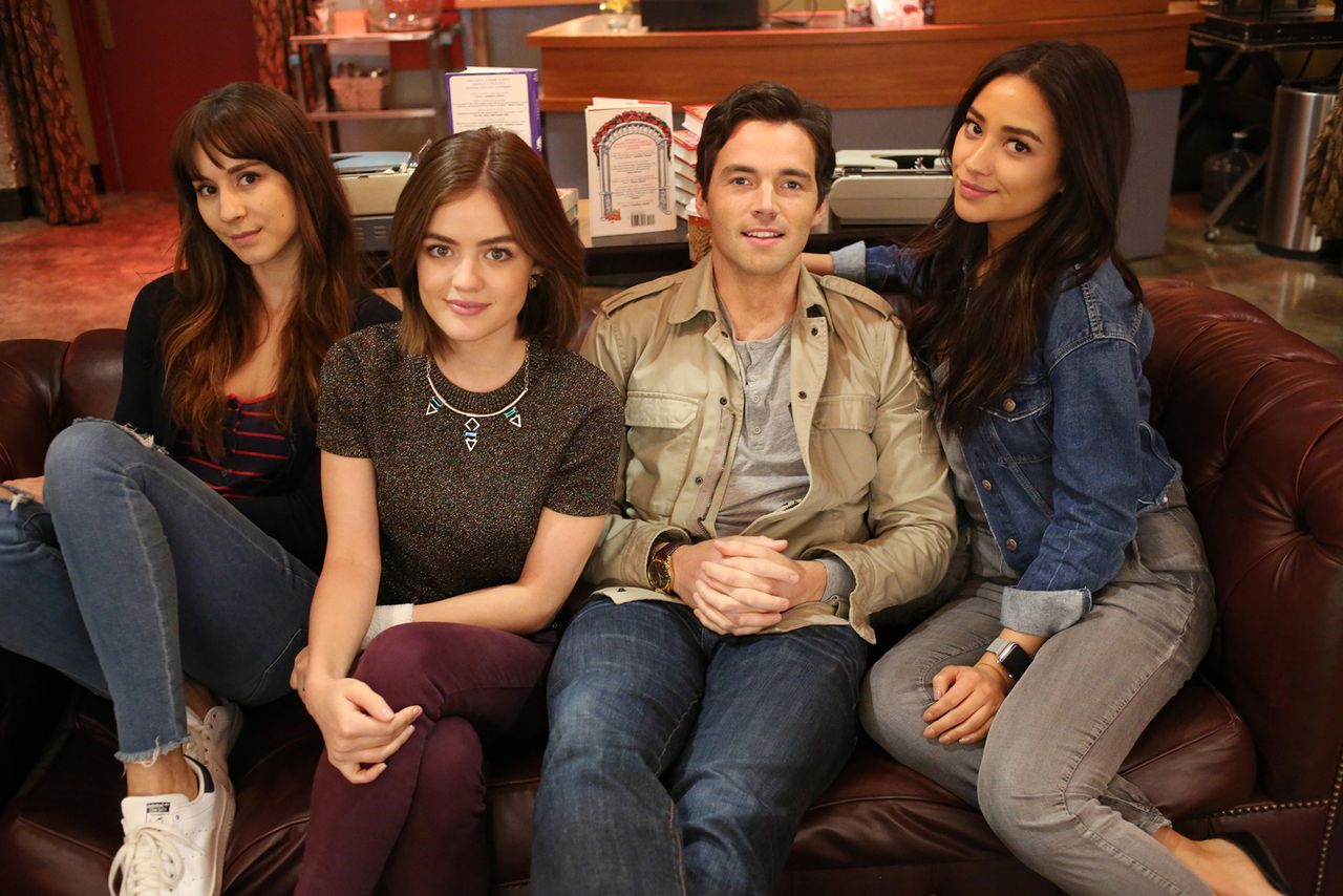 Lucy Hale and Ian Harding's 'Pretty Little Liars' reunion has fans ...