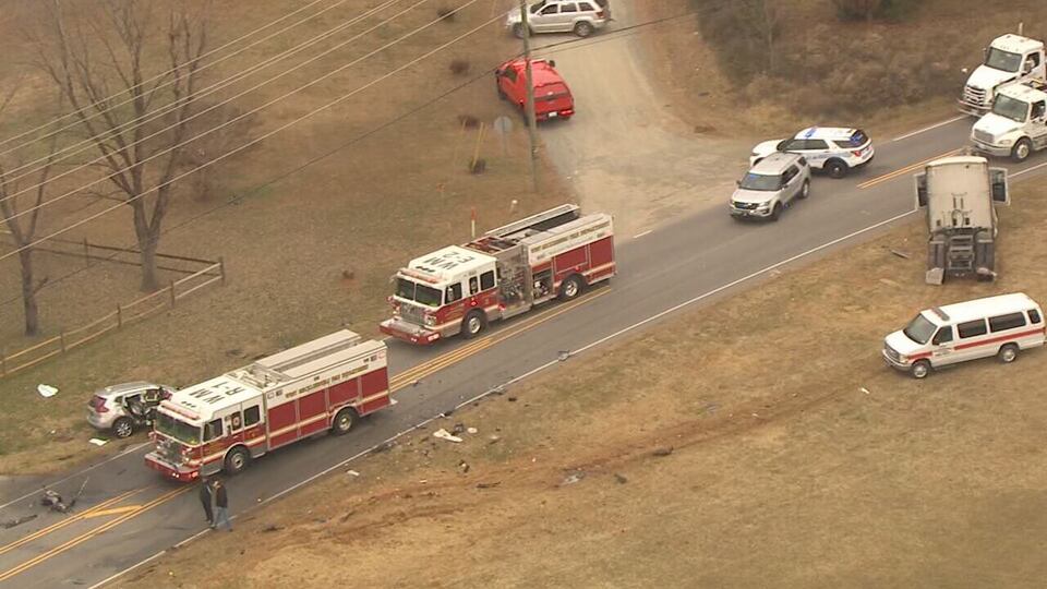 2 seriously hurt in west Charlotte crash