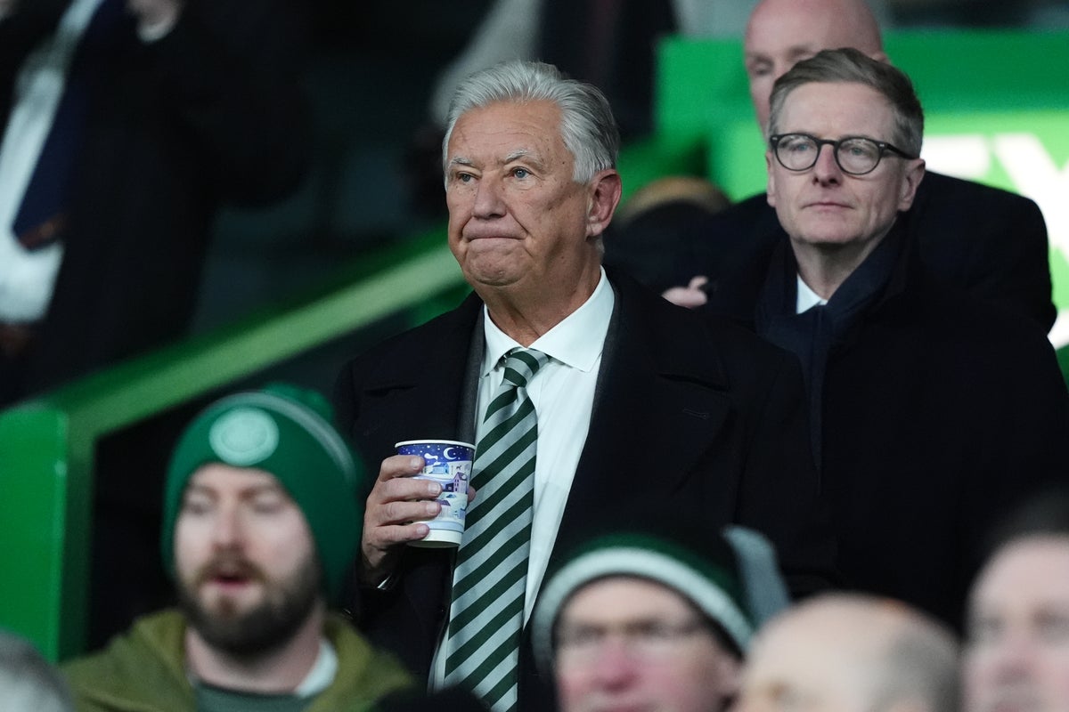 Celtic chairman quits after receiving 