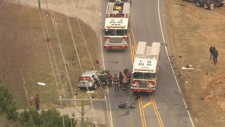 2 seriously hurt in west Charlotte crash