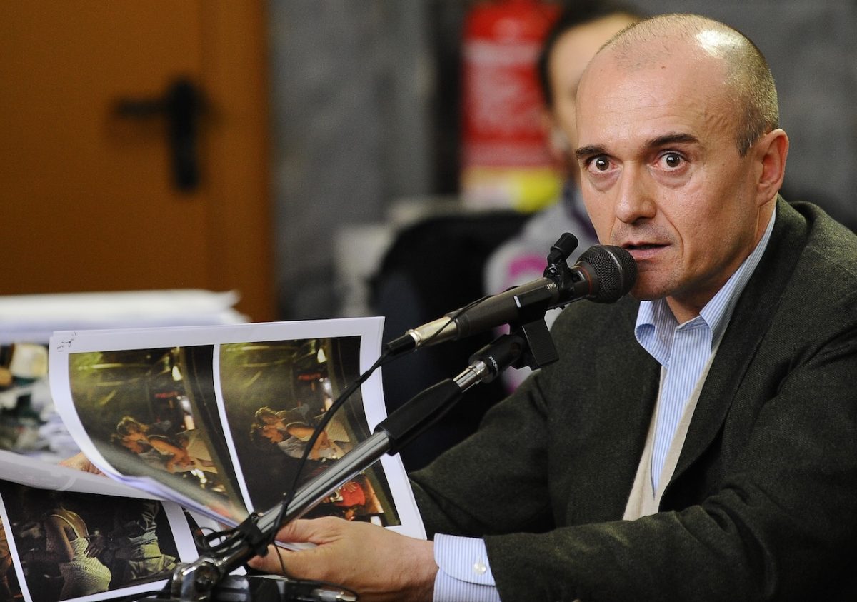 Inchiesta del 2009 sui vip, Signorini in aula con alcune foto di Barbara Berlusconi, che gli vennero proposte da Fabrizio Corona (foto Ansa).