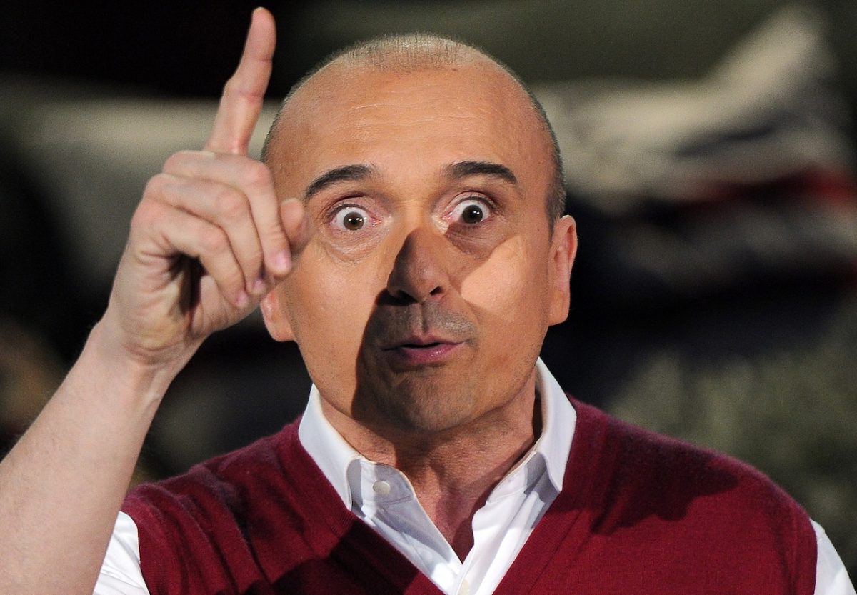 Alfonso Signorini durante la registrazione di una puntata di “Kalispera” nel 2011 (foto Ansa).