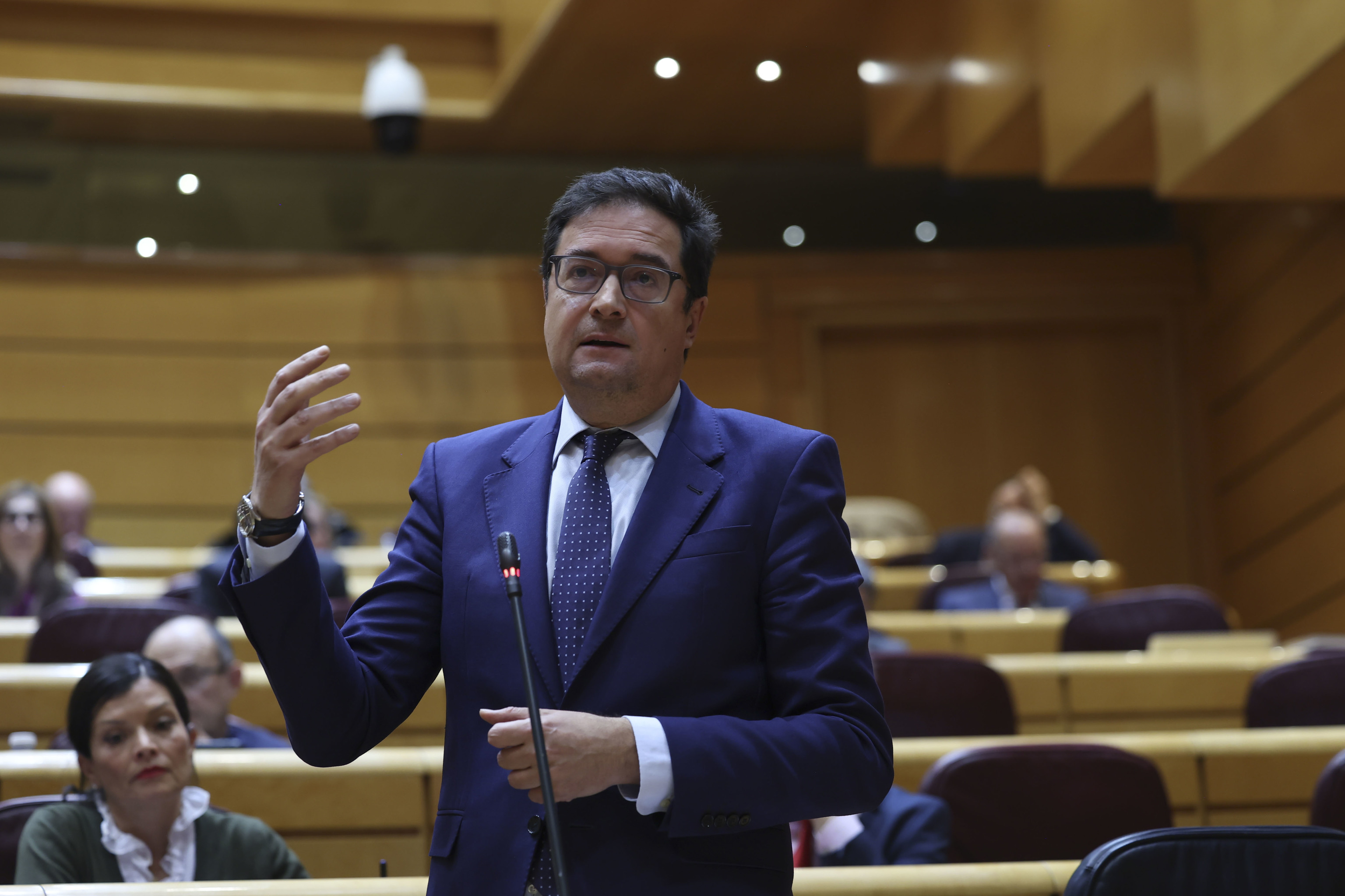 El Gobierno promete relanzar la jornada de 35 horas y el teletrabajo ...