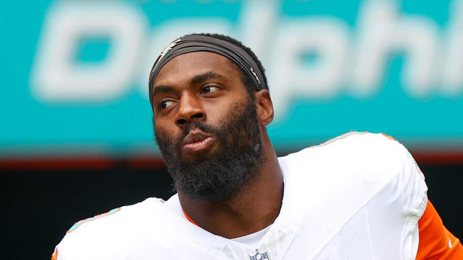 Dolphins waste no time making tough cut after playoff elimination<br>