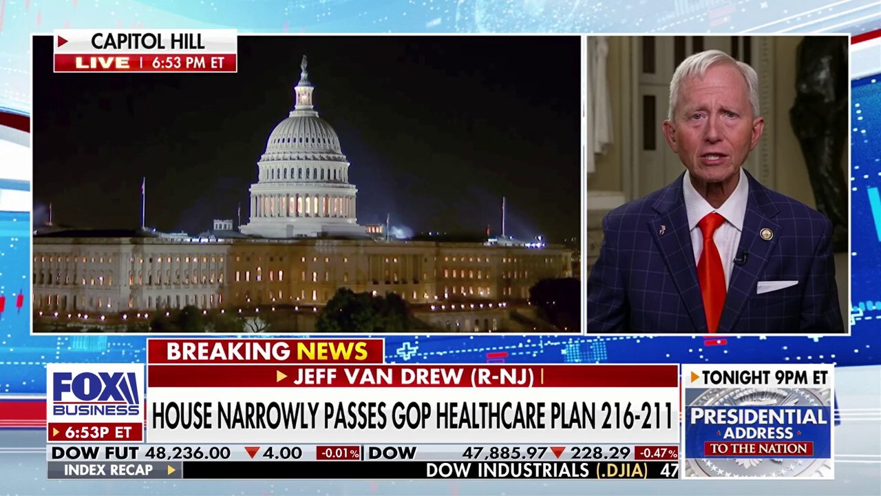 House narrowly passes GOP healthcare plan in 216-211 vote<br><br>