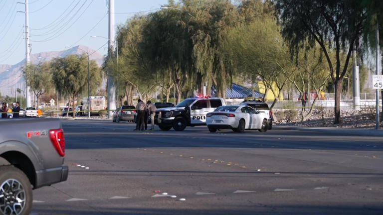 Video shows man shooting at Las Vegas police after armed robbery ...